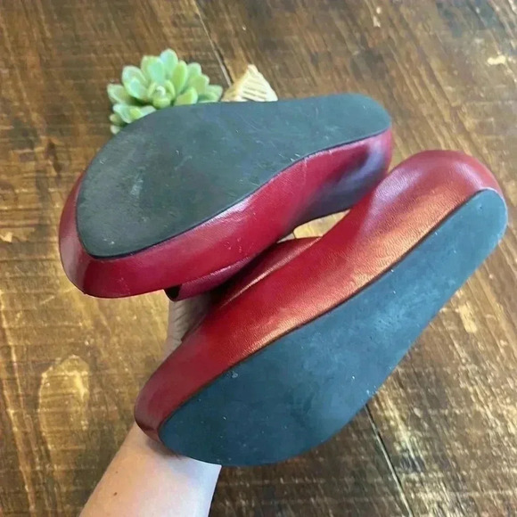 Colin Stuart | Vintage Red Leather Platform Slide Sandals - Picture 4 of 6